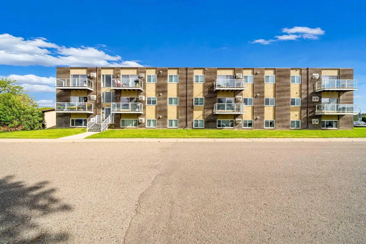 206, 2987 Dunmore Road SE