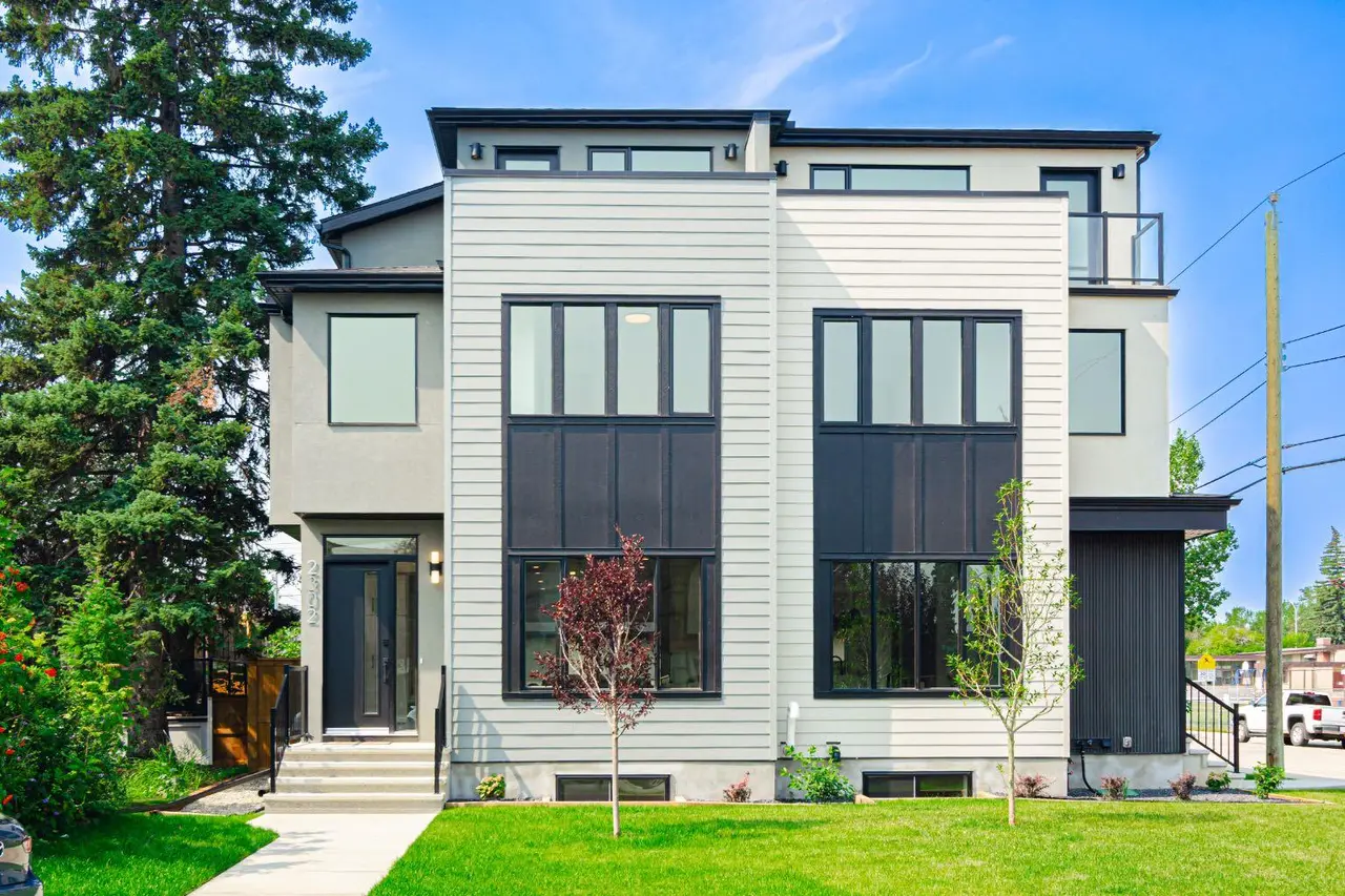 2302 Osborne Crescent SW