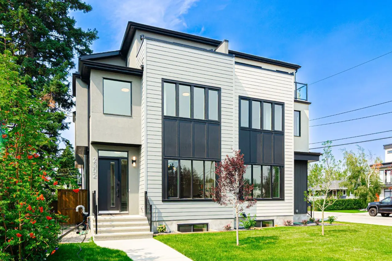 2302 Osborne Crescent SW