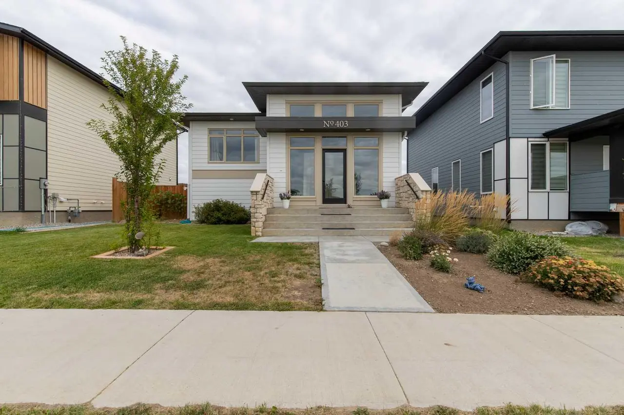 403 Caledonia Boulevard W