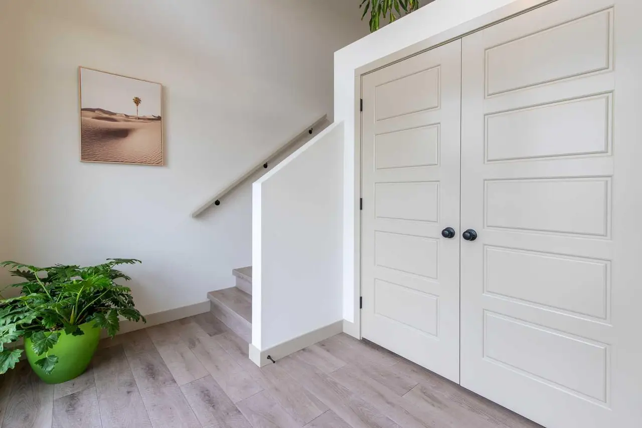 403 Caledonia Boulevard W