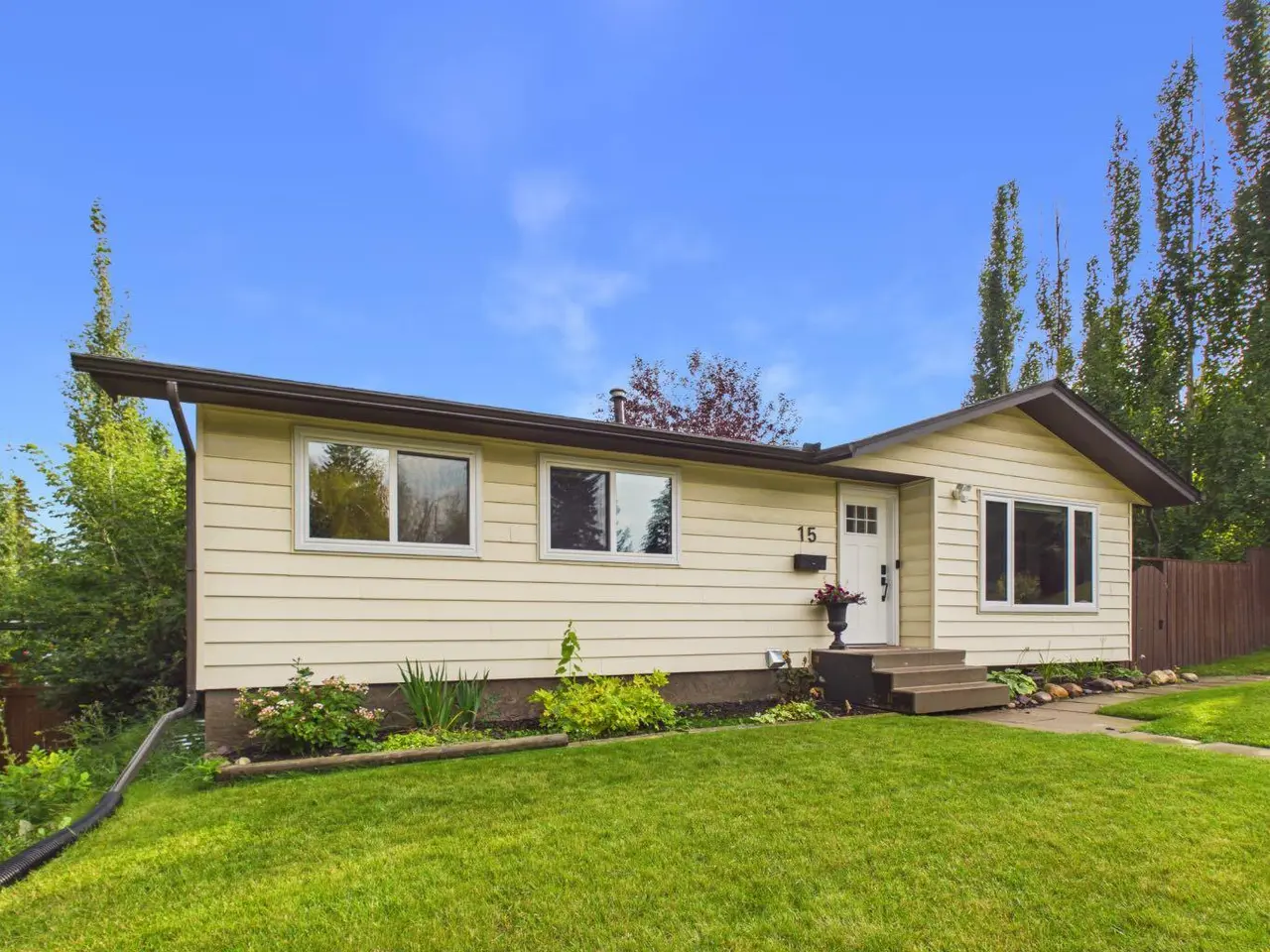 15 Hazelwood Crescent SW