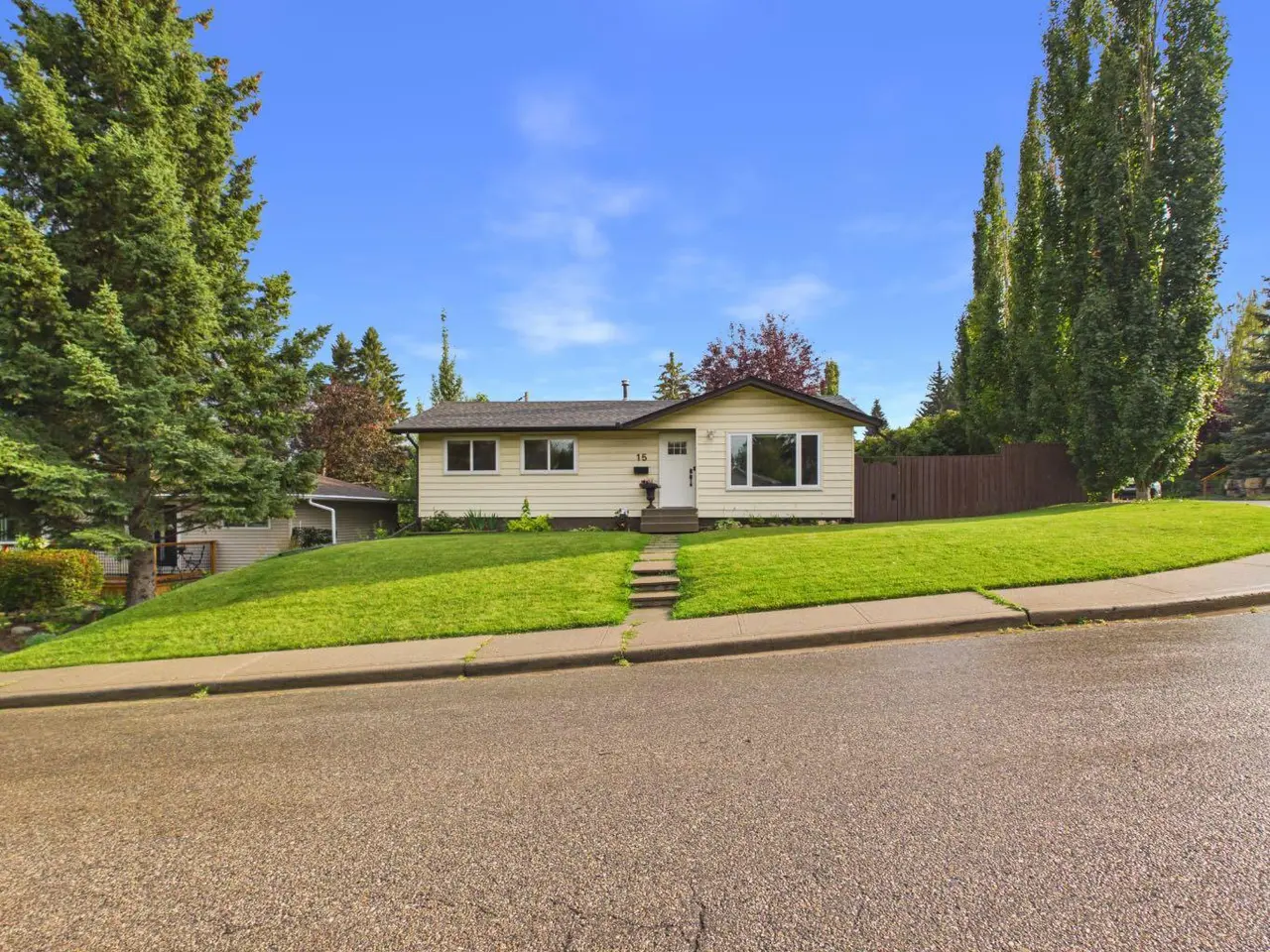 15 Hazelwood Crescent SW