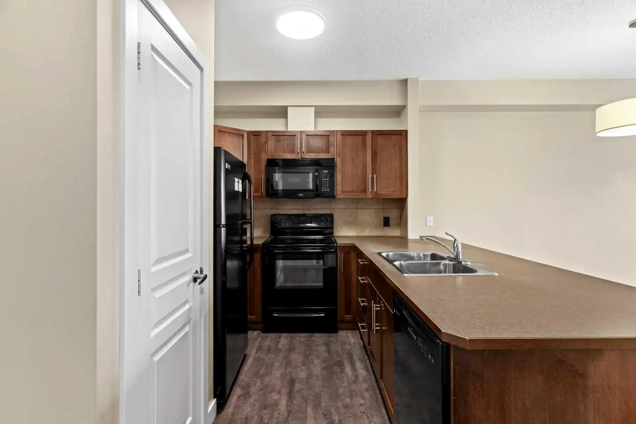 212, 10 Panatella Road NW