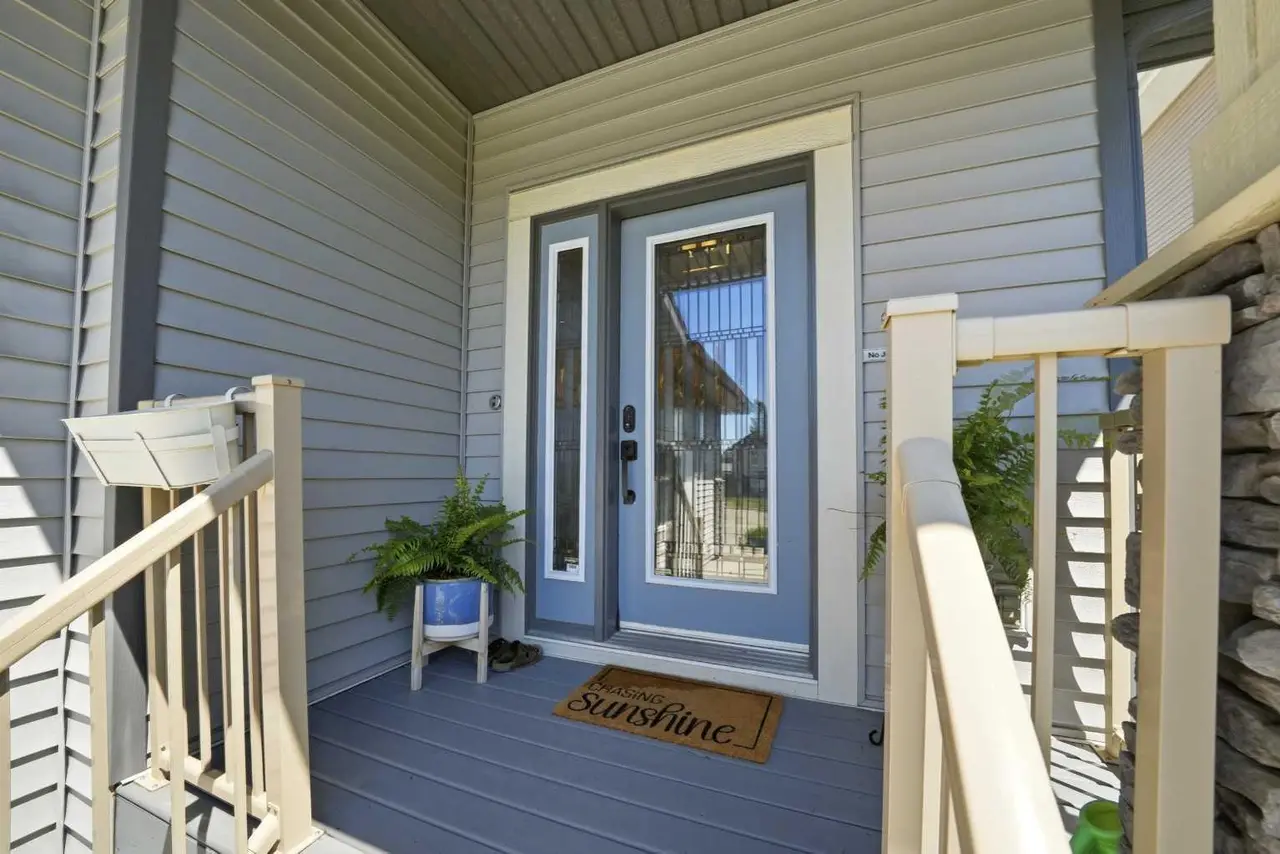 16 Viscount Drive 