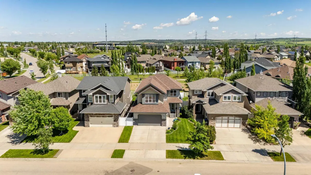 16 Viscount Drive 
