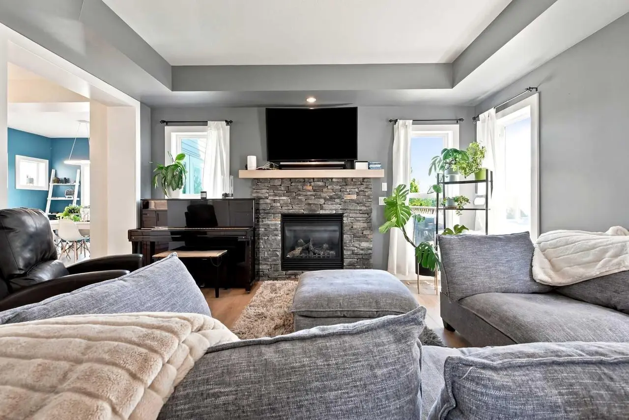 16 Viscount Drive 