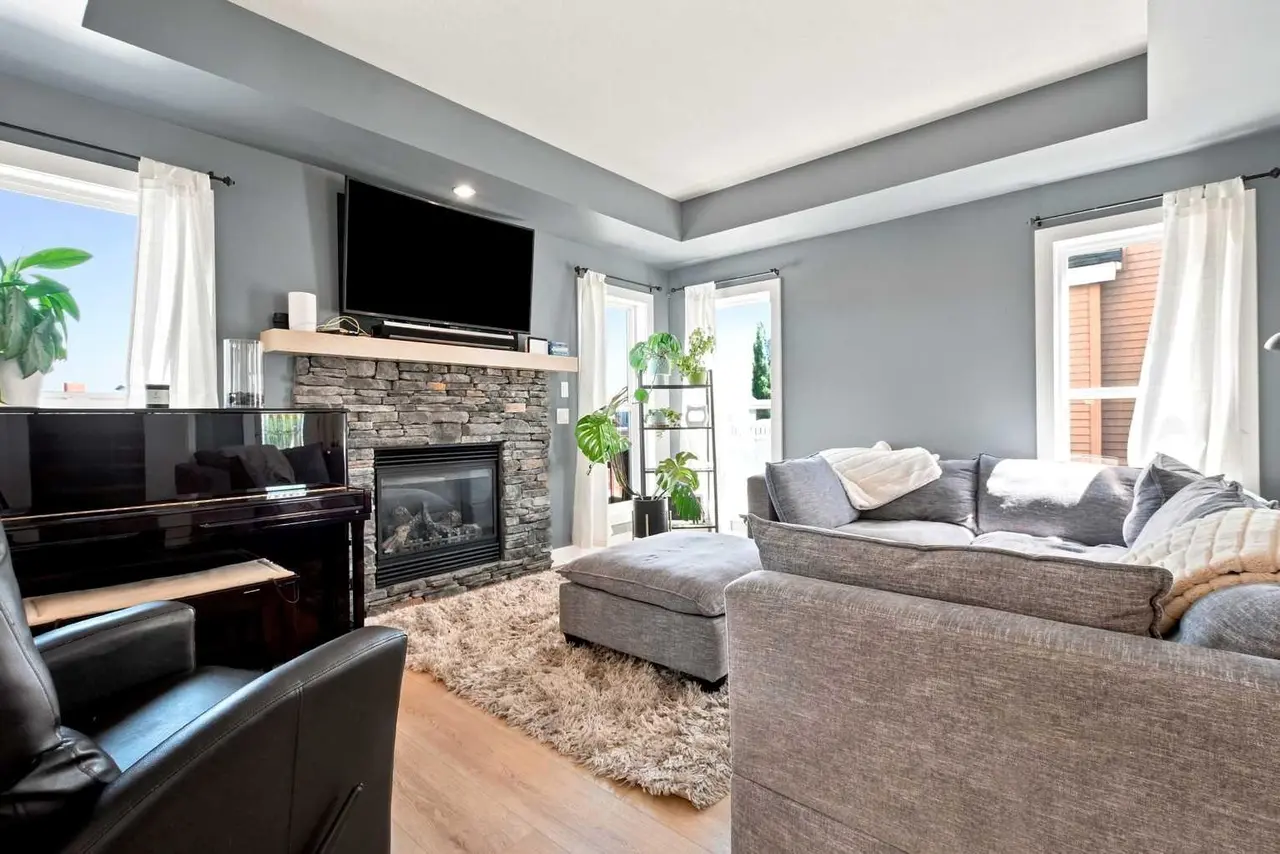 16 Viscount Drive 