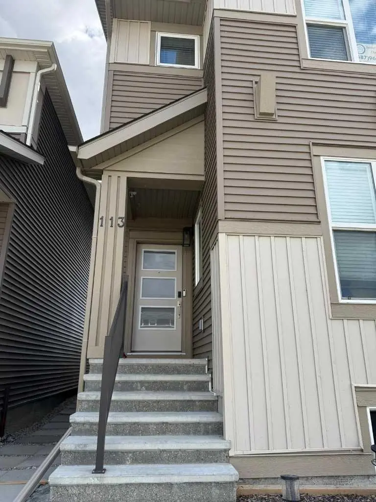 113 Corner Glen Way NE