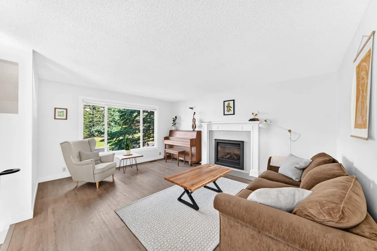 196 Edgedale Way NW