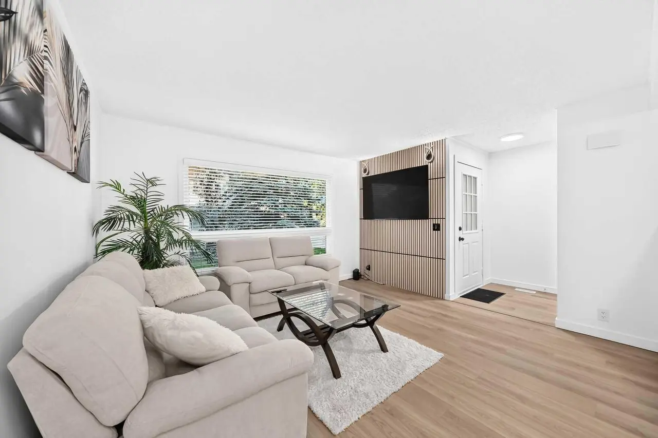 135 Woodsman Lane SW