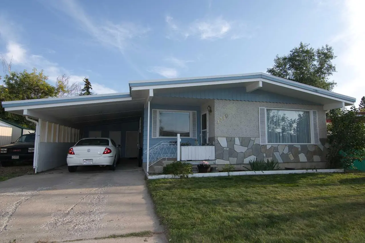 1710 15 Avenue N
