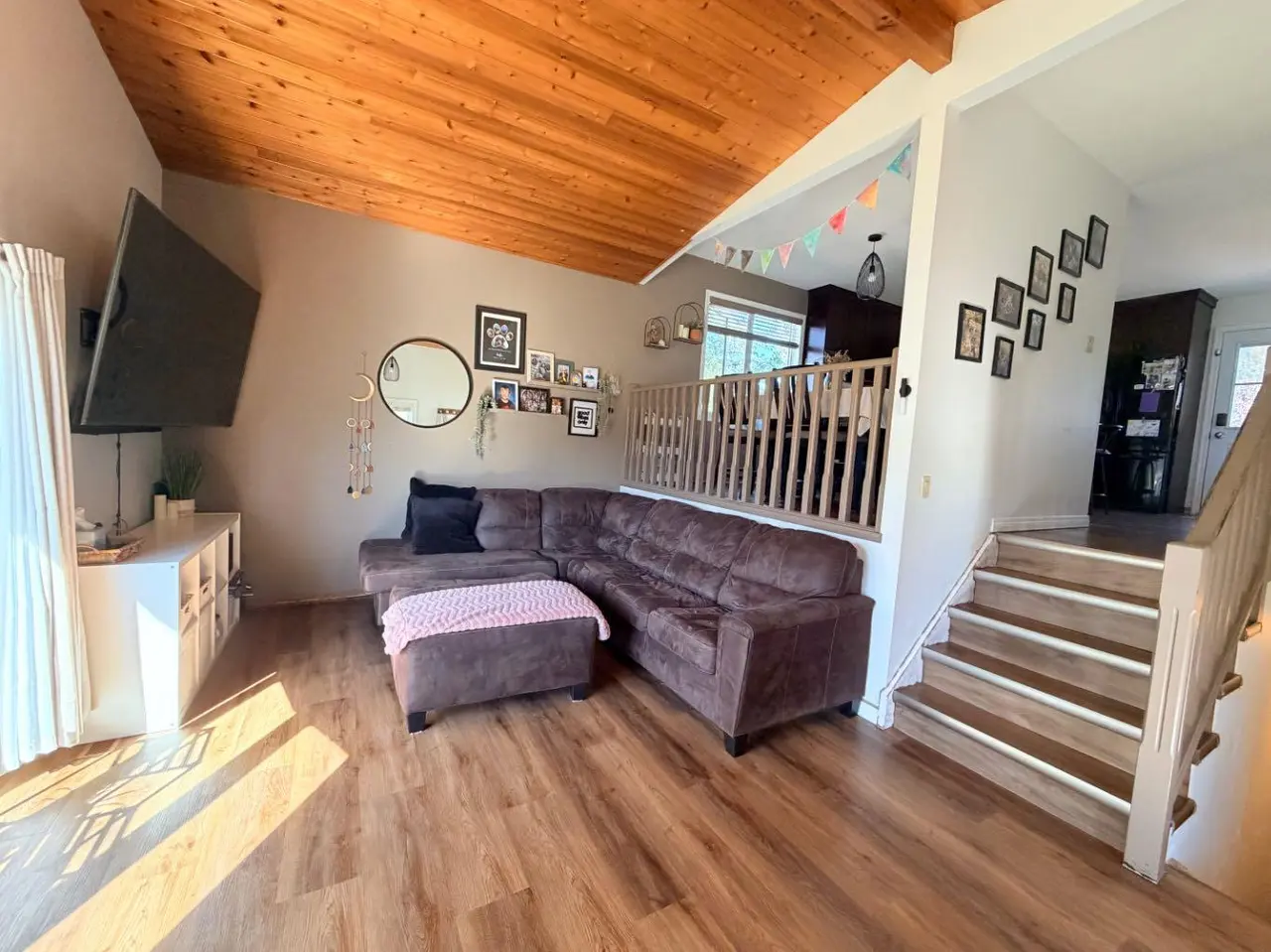 11 Lakhota Crescent W