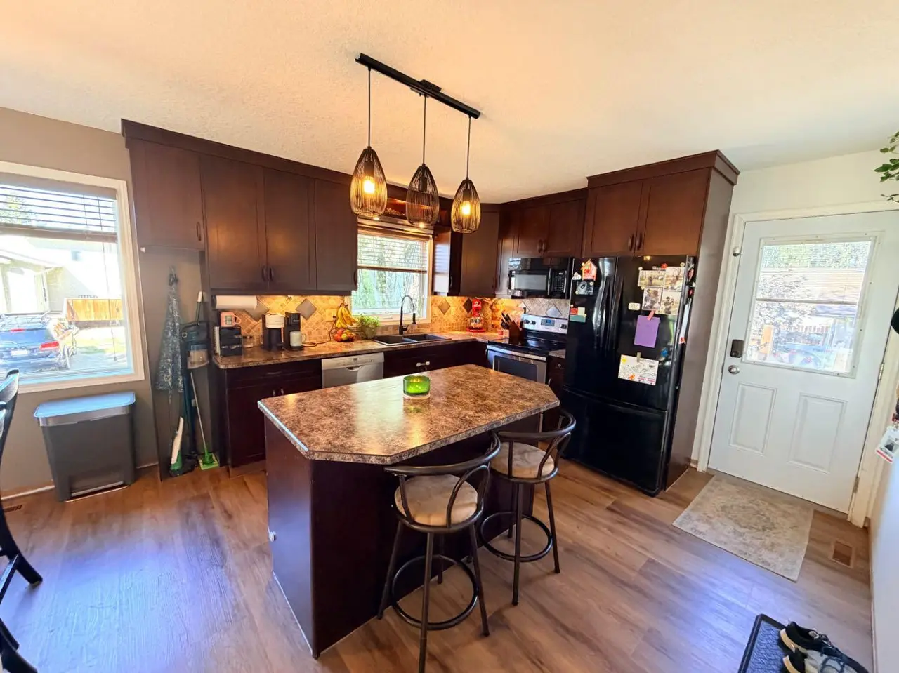 11 Lakhota Crescent W