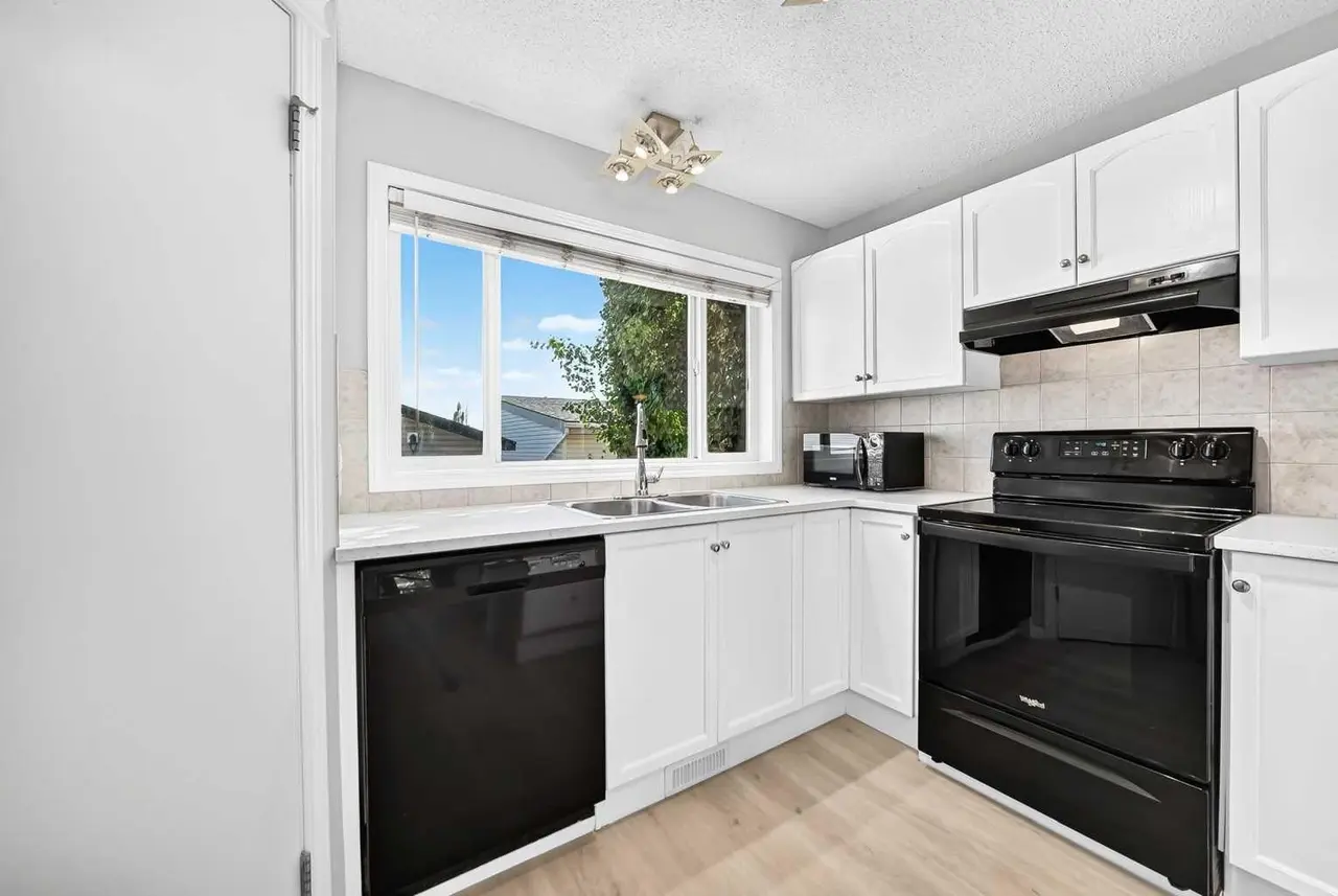 15 Prestwick Place SE