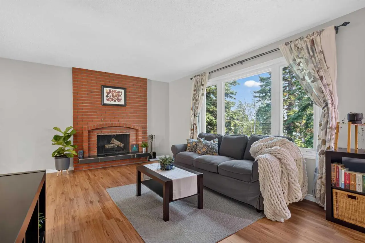 292 Silver Brook Way NW