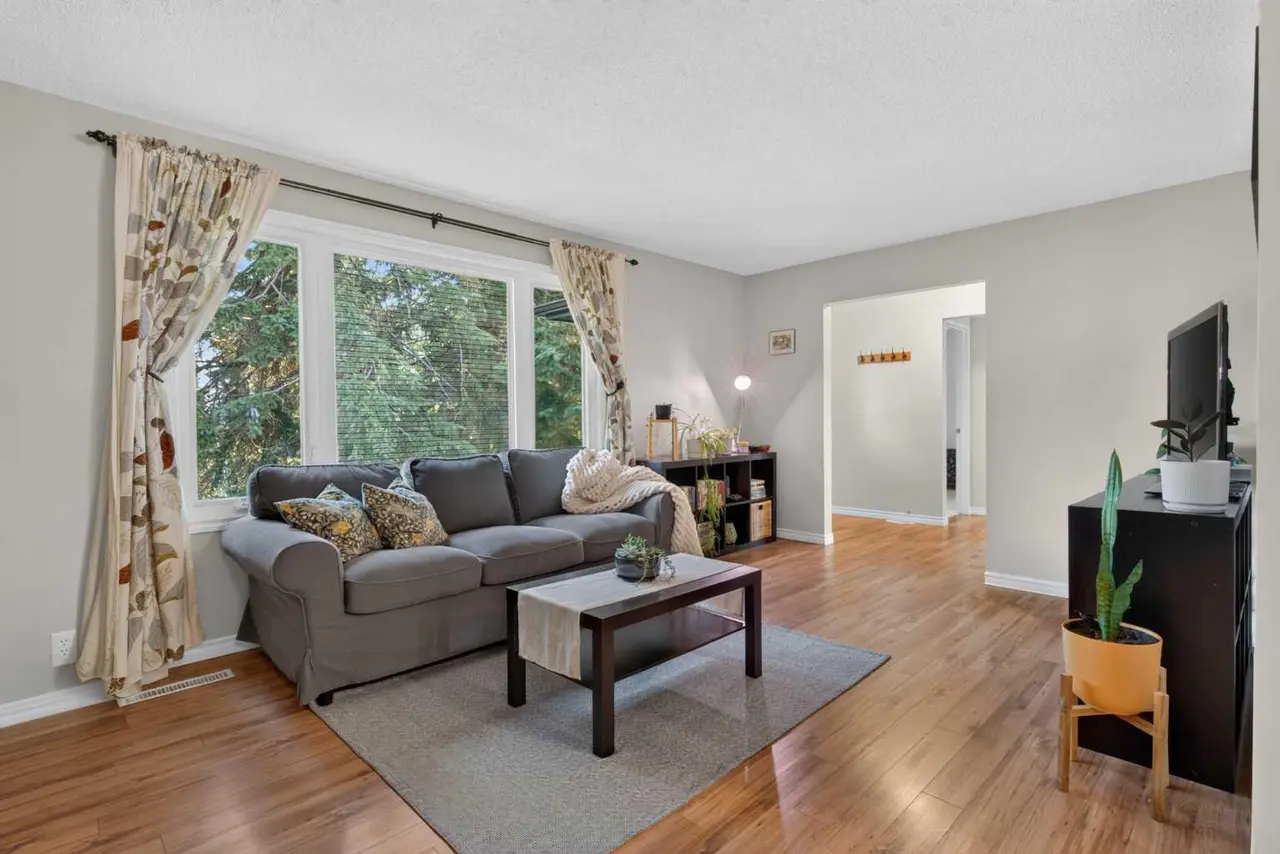 292 Silver Brook Way NW