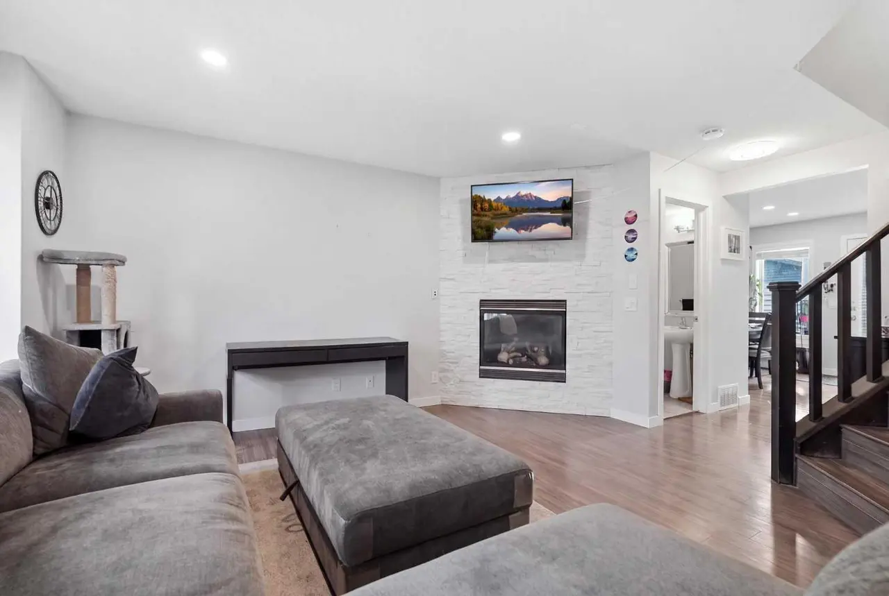 279 Everstone Drive SW