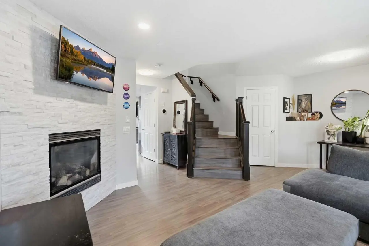 279 Everstone Drive SW