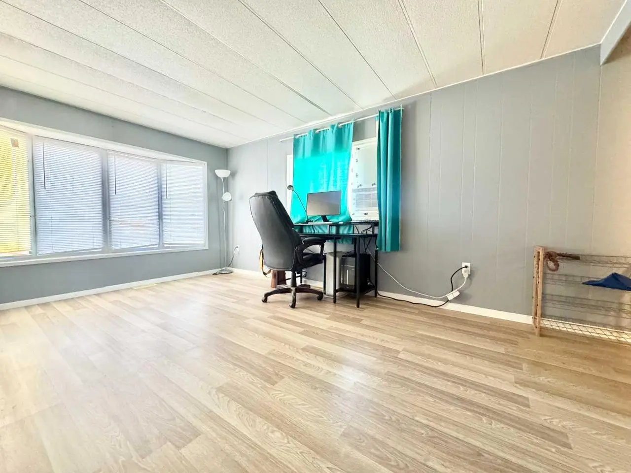 15, 2715 westside Drive W
