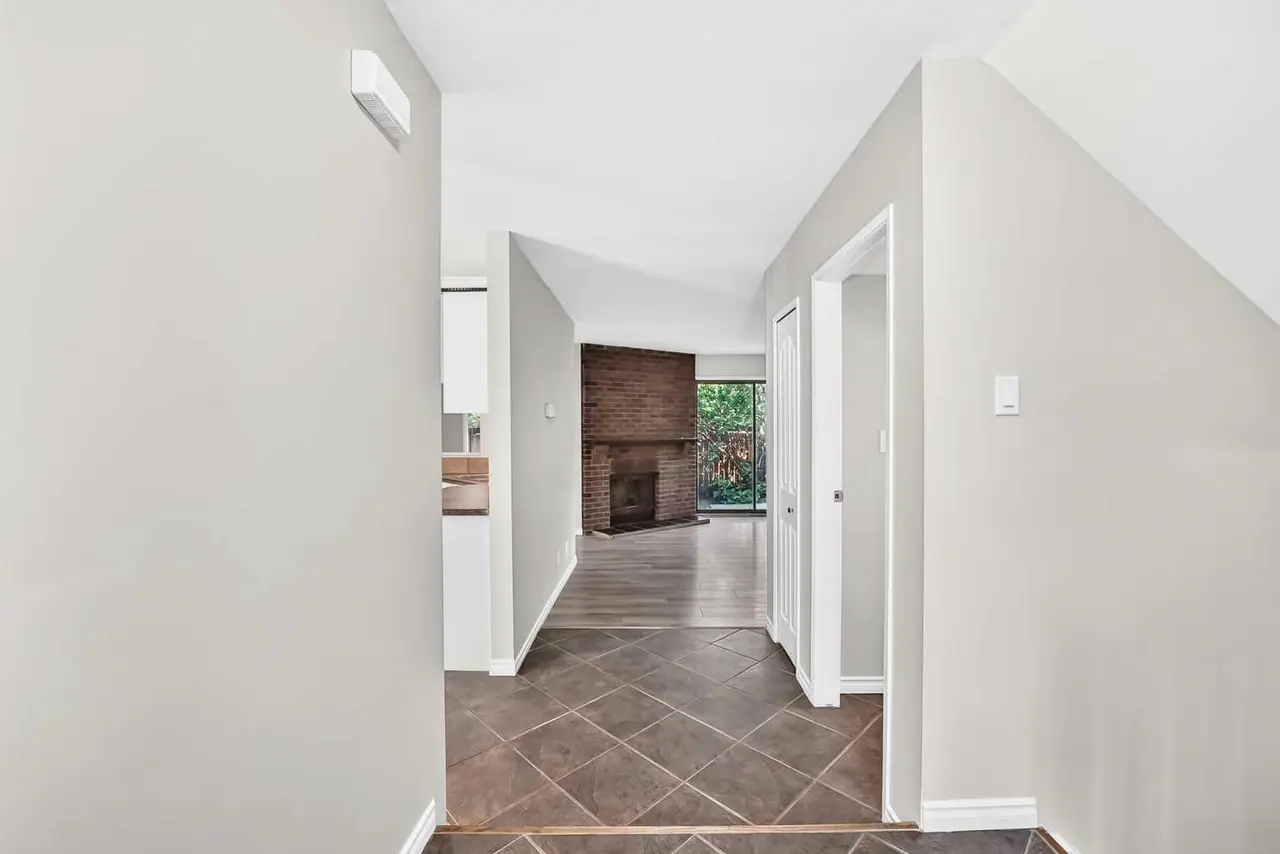 15, 2210 Oakmoor Drive SW
