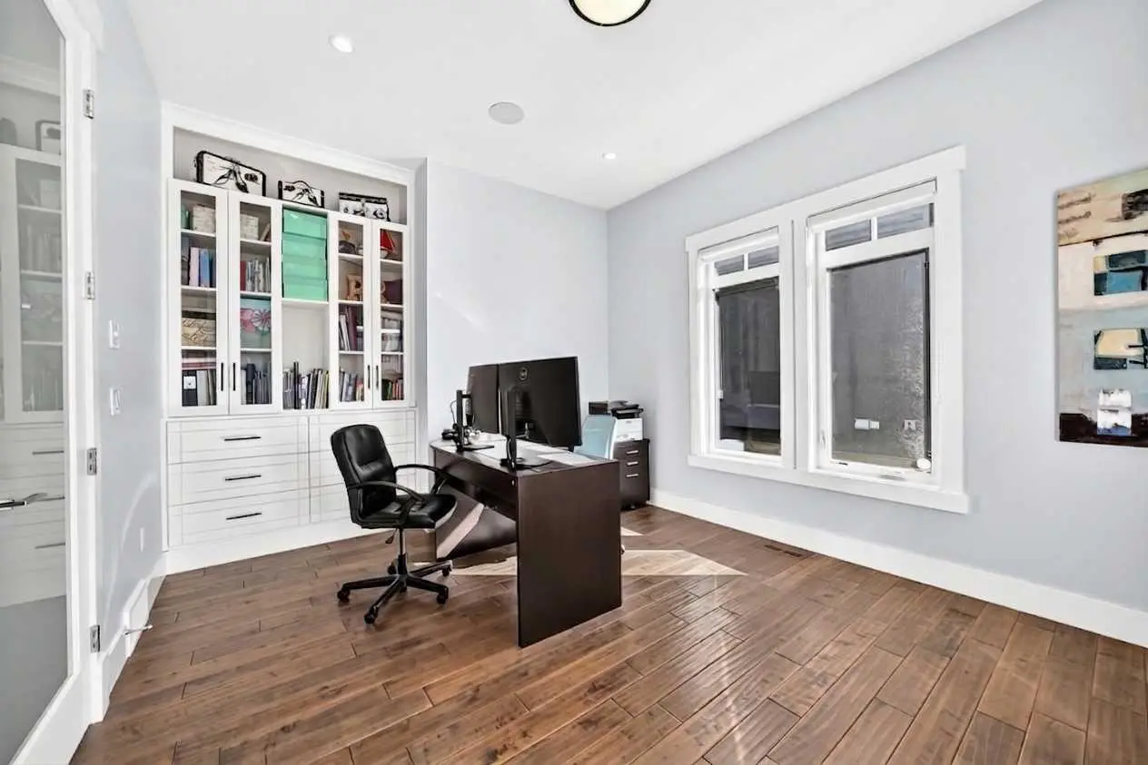 864 East Lakeview Road 
