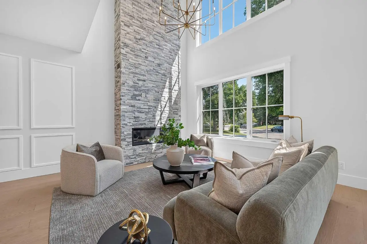88 Woodlark Drive SW