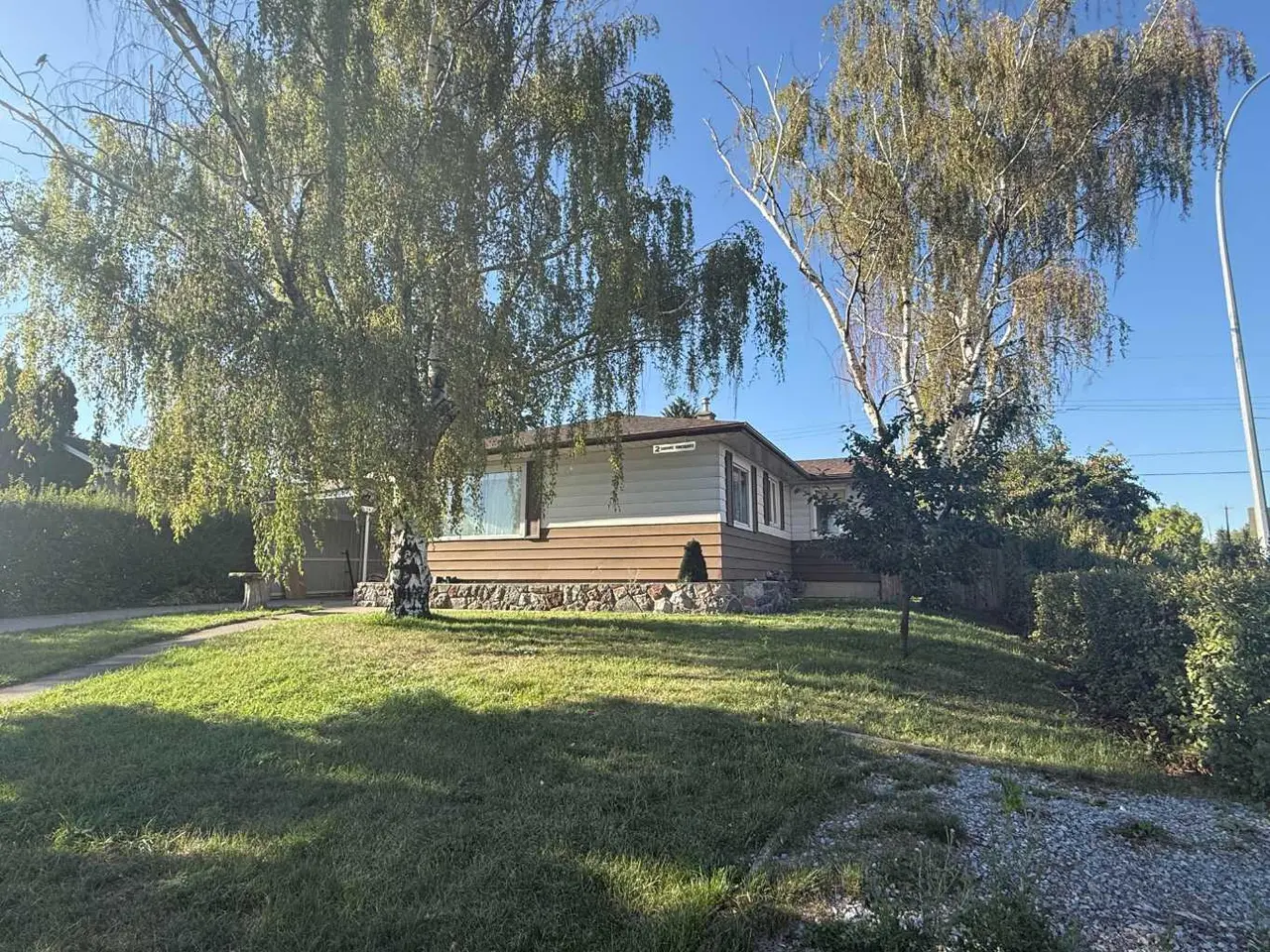 2 Simons Crescent NW