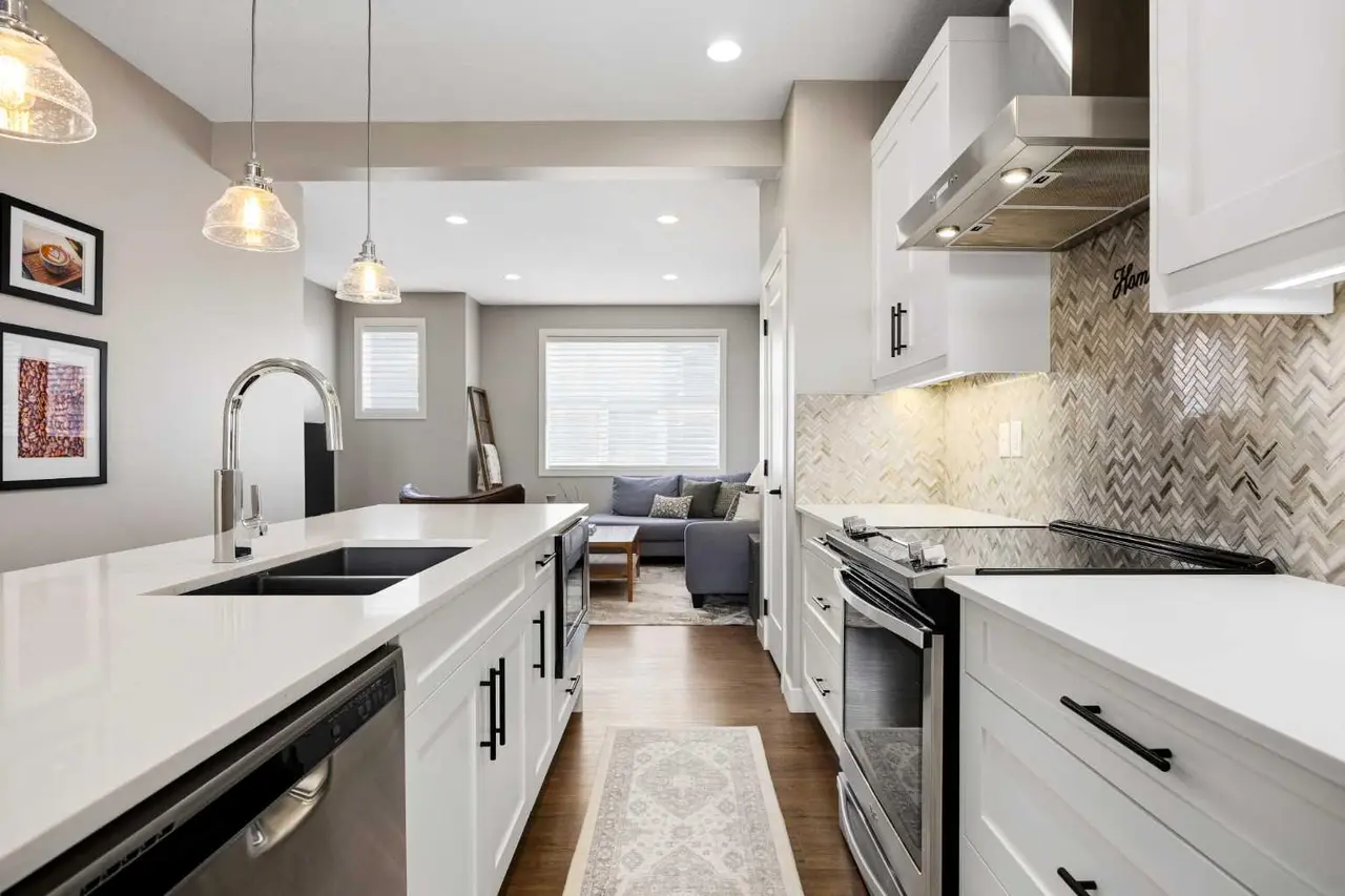 803, 355 Nolancrest Heights NW