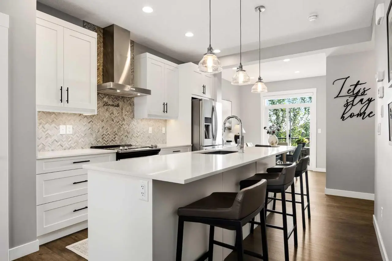 803, 355 Nolancrest Heights NW