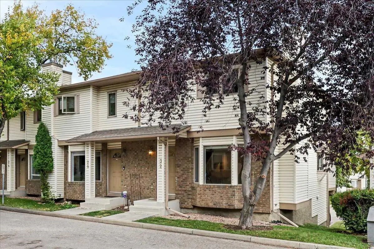 32 Patina Park SW