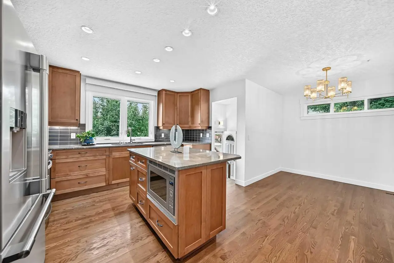 5839 Dalkeith Hill  