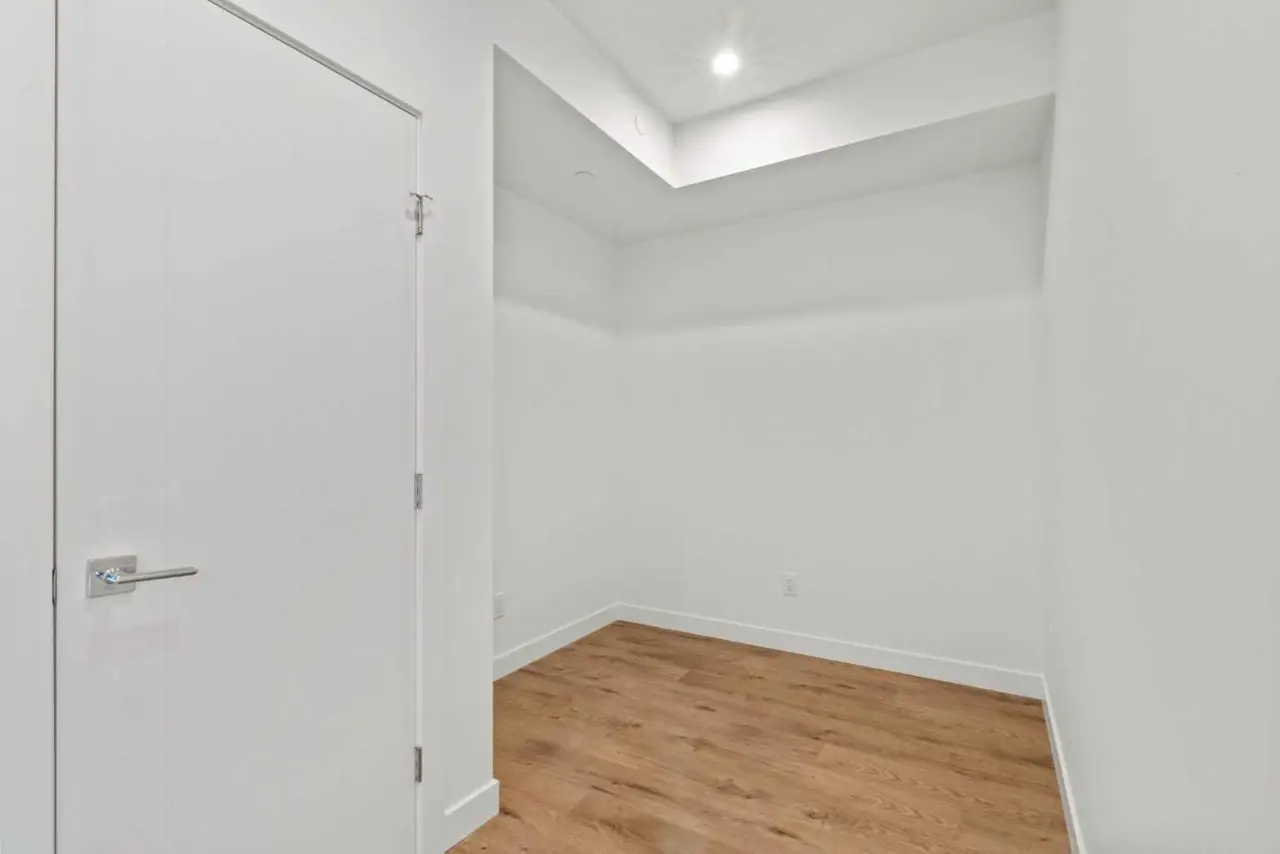 606, 8370 Broadcast Avenue SW