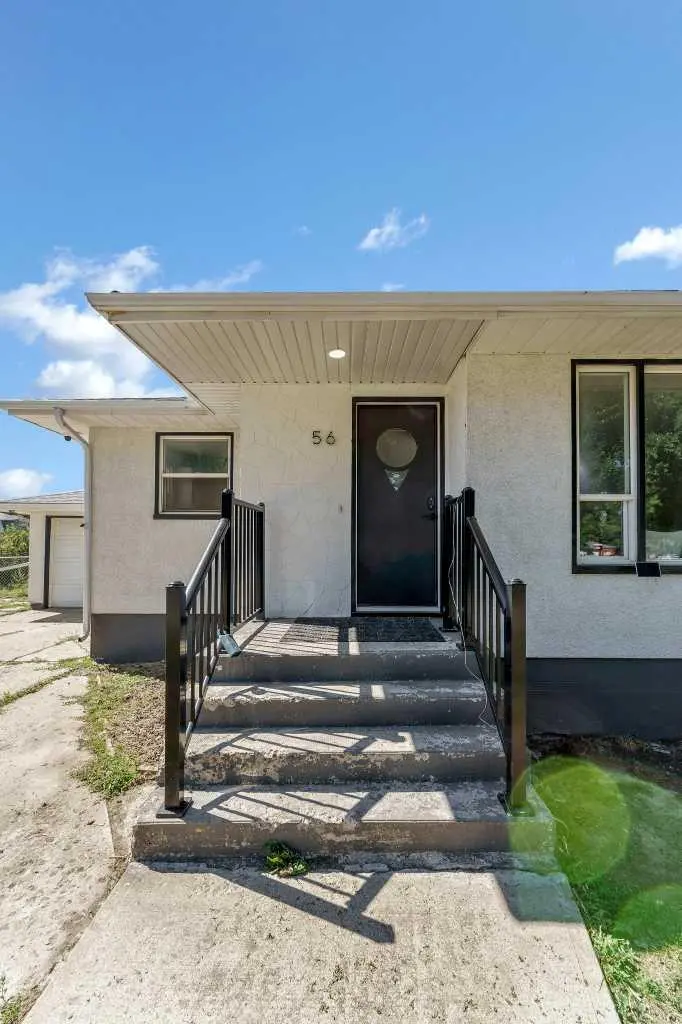 56 Robertson Way SW