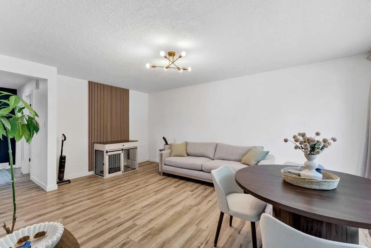 56 Robertson Way SW