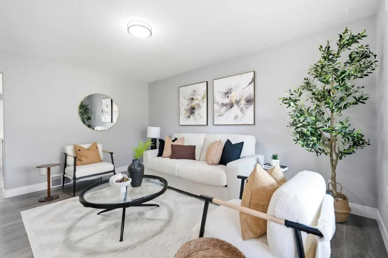 168 West Creek Crescent 