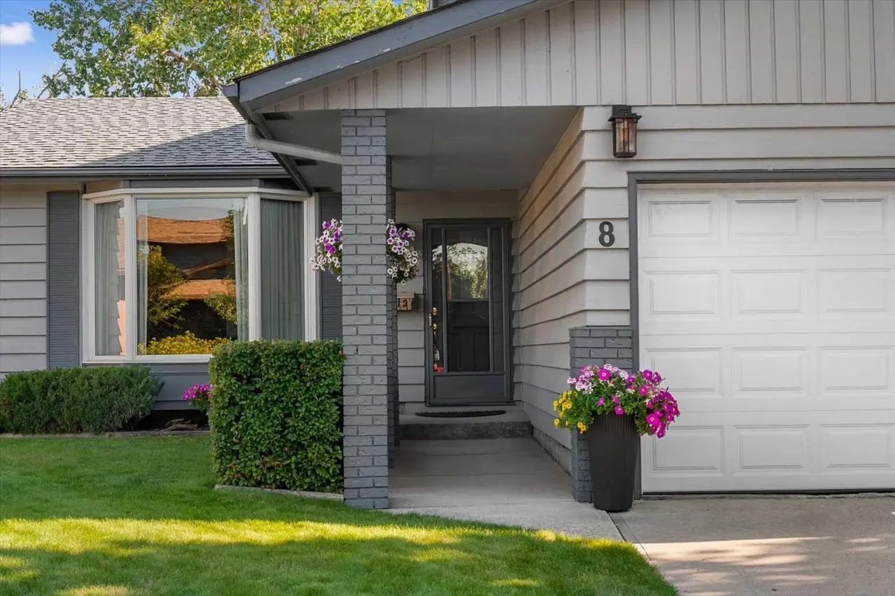 8 Deerbow Circle SE