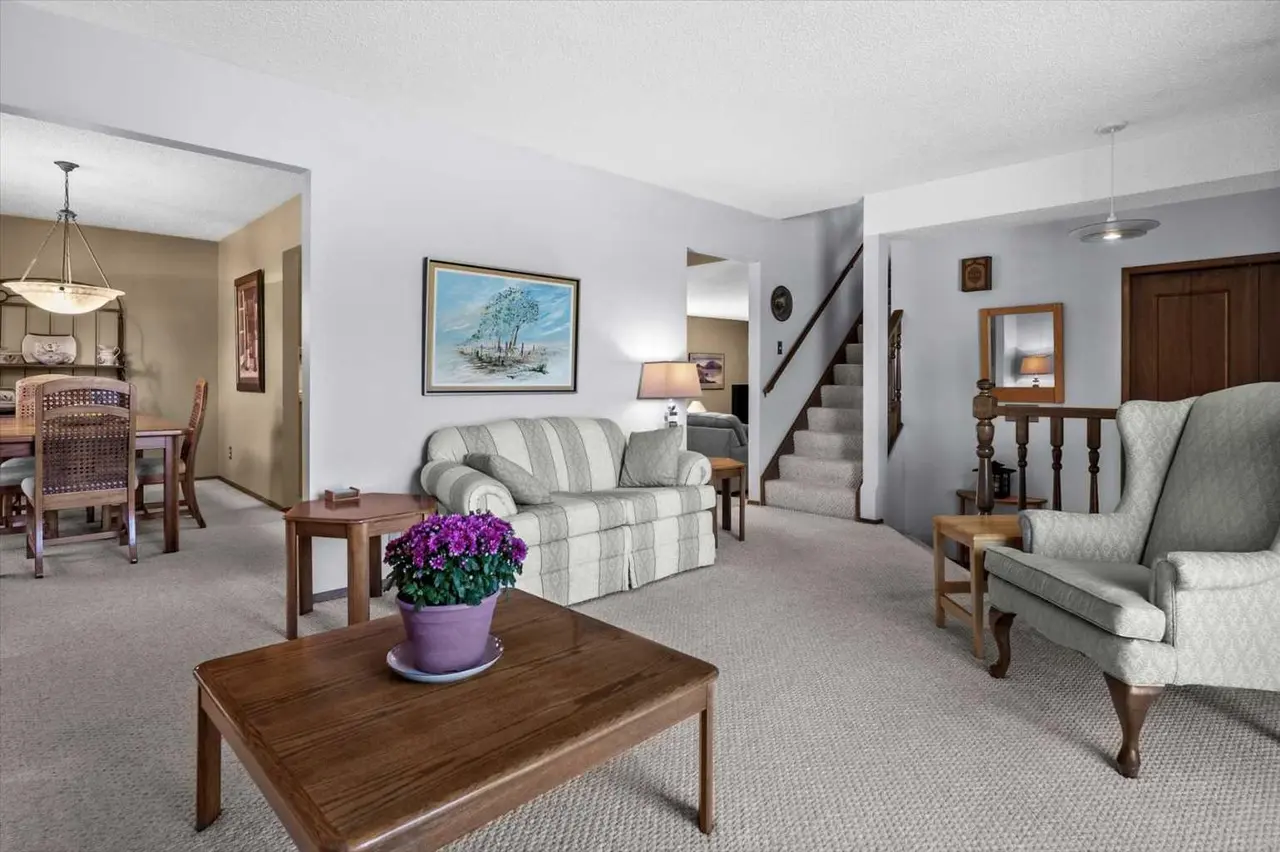 8 Deerbow Circle SE