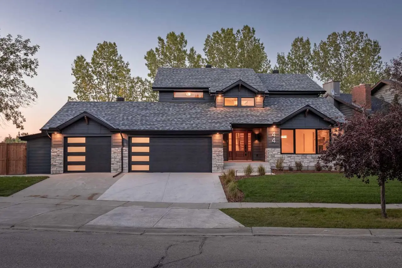 44 Canterbury Drive SW