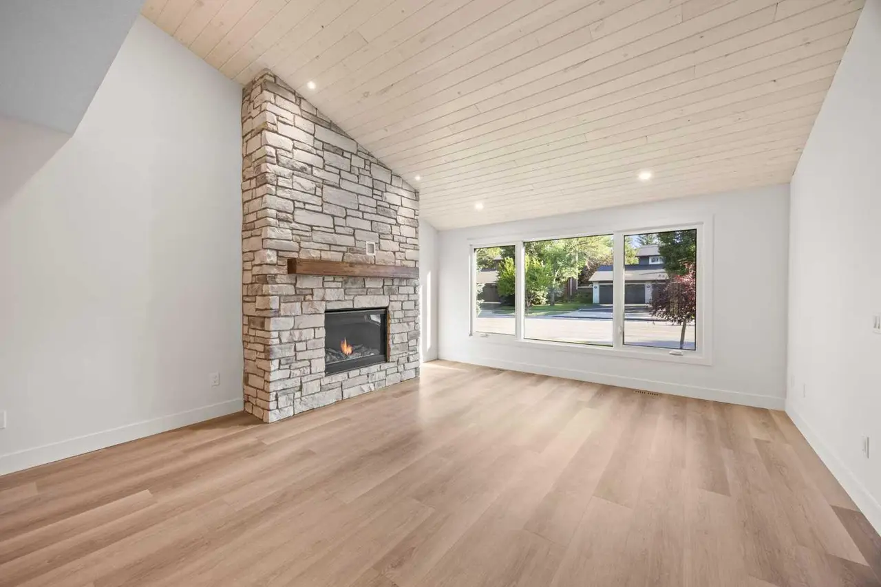 44 Canterbury Drive SW