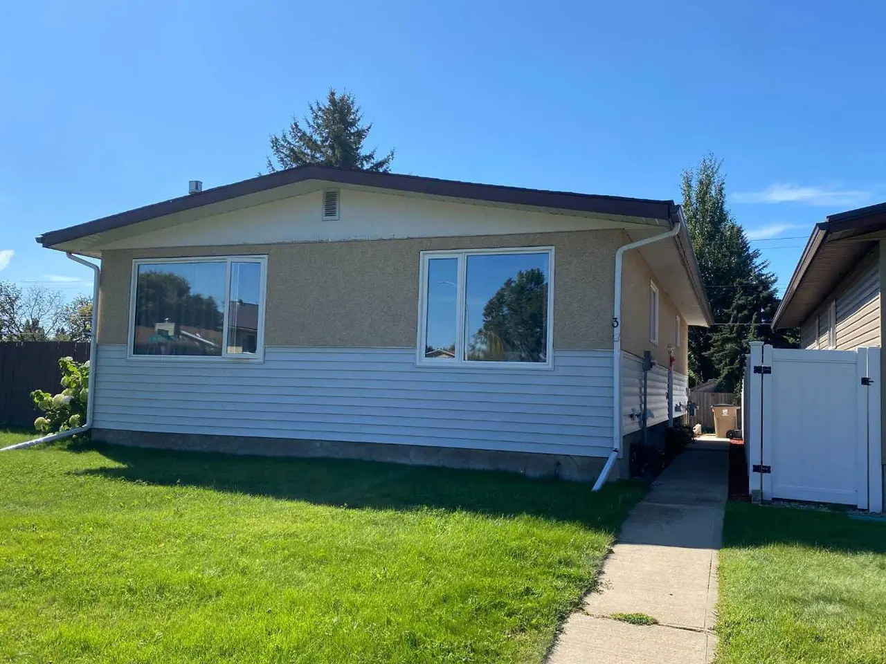 3 Lake Bevan Drive E