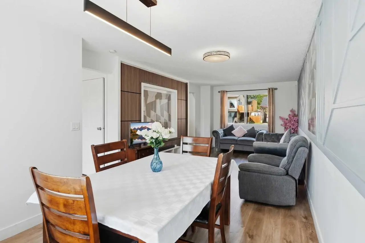 40 Pinecliff Close 