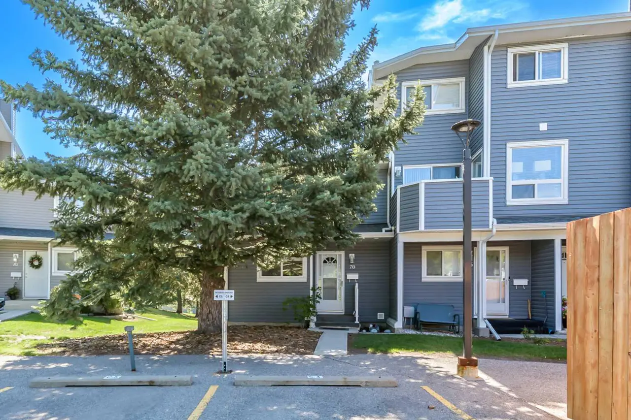 76, 200 Shawnessy Drive SW
