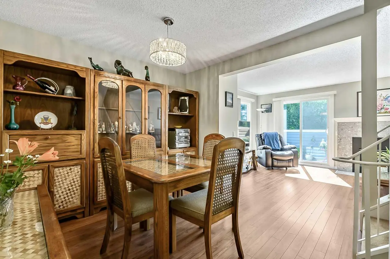 76, 200 Shawnessy Drive SW