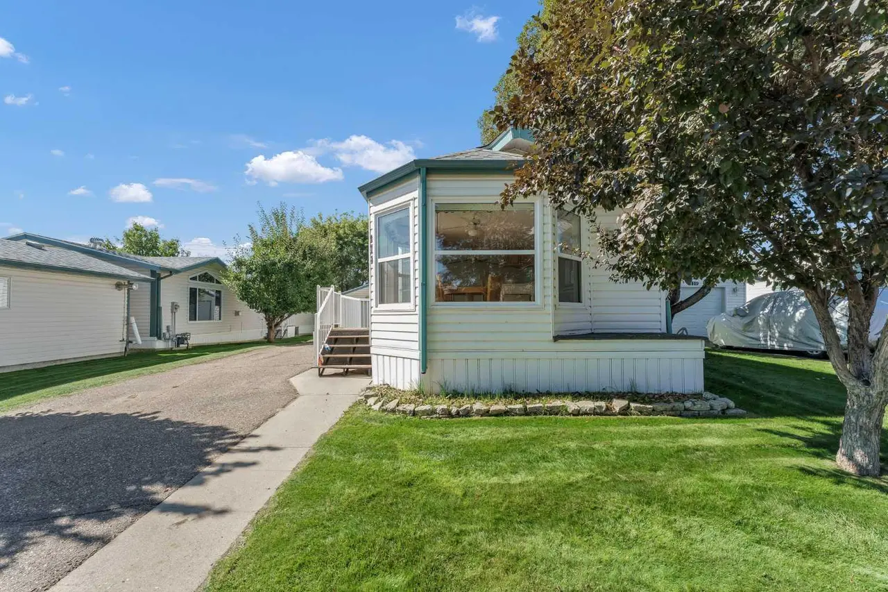 111, 1600 Strachan Road SE