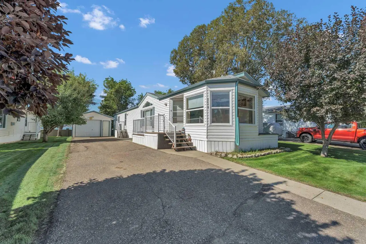 111, 1600 Strachan Road SE