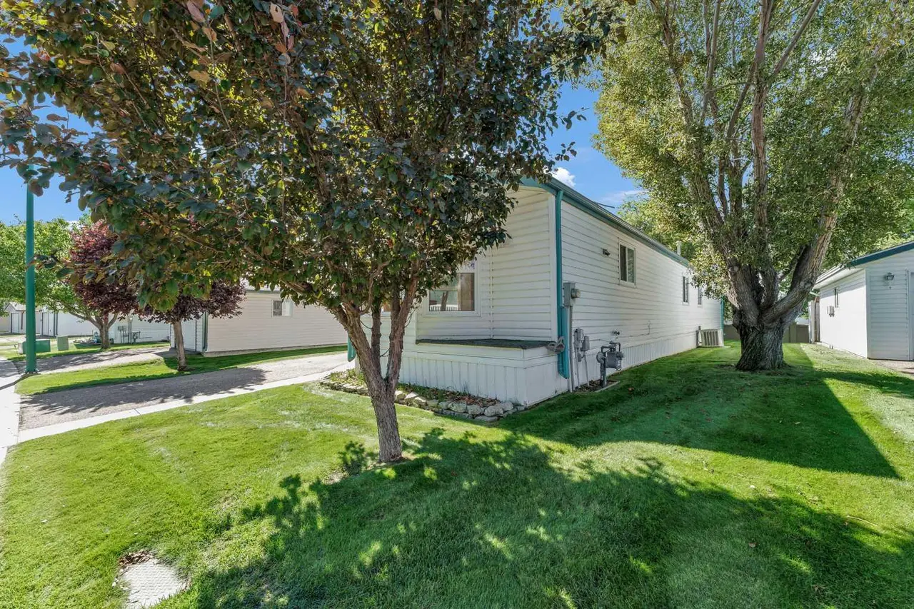111, 1600 Strachan Road SE