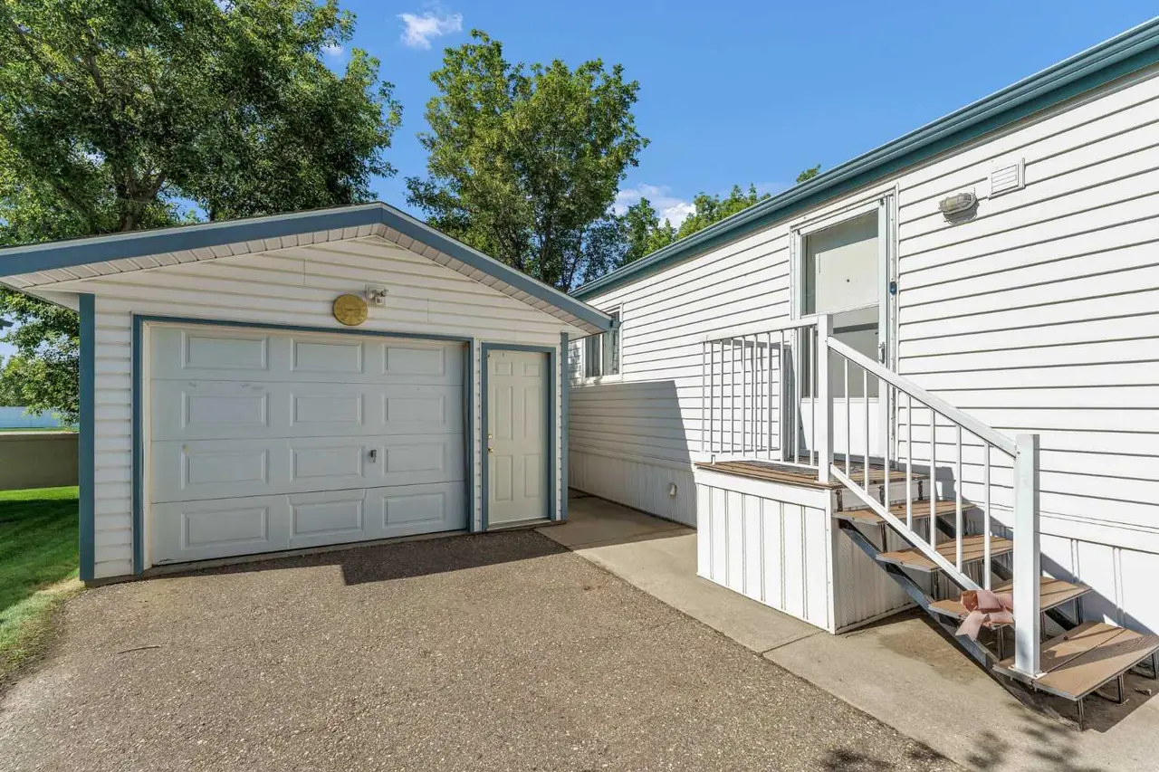 111, 1600 Strachan Road SE