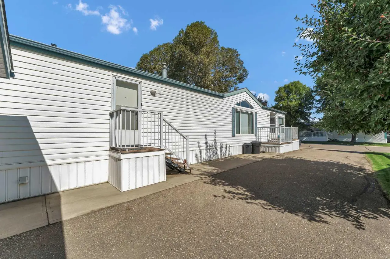 111, 1600 Strachan Road SE