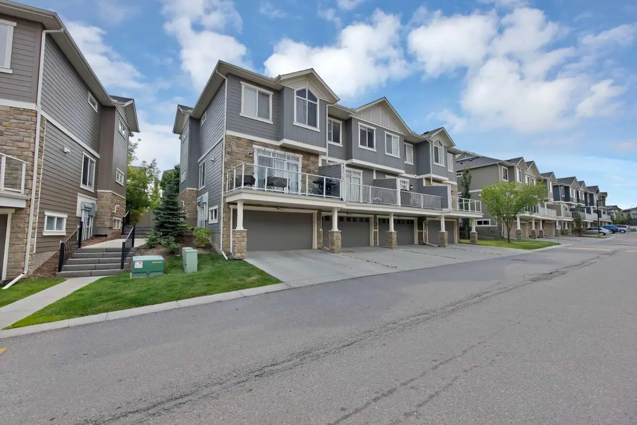 563 EVANSTON Manor NW